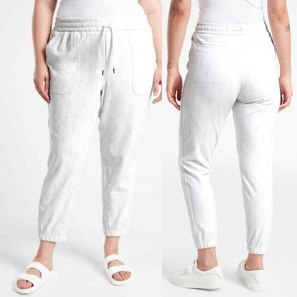 ATHLETA NWT Farallon Cotton Printed Jogger in Light Gray Size 20/2X - Picture 1 of 15